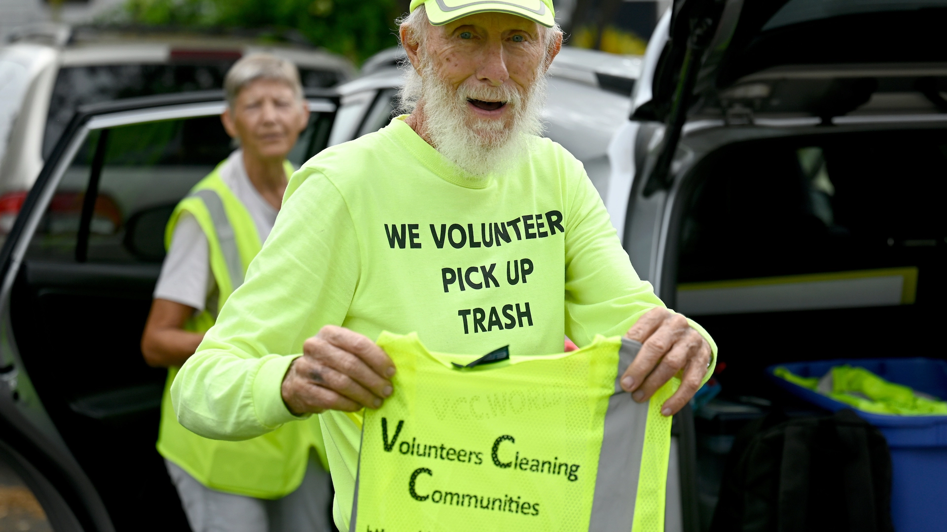 Volunteer cleaning streets